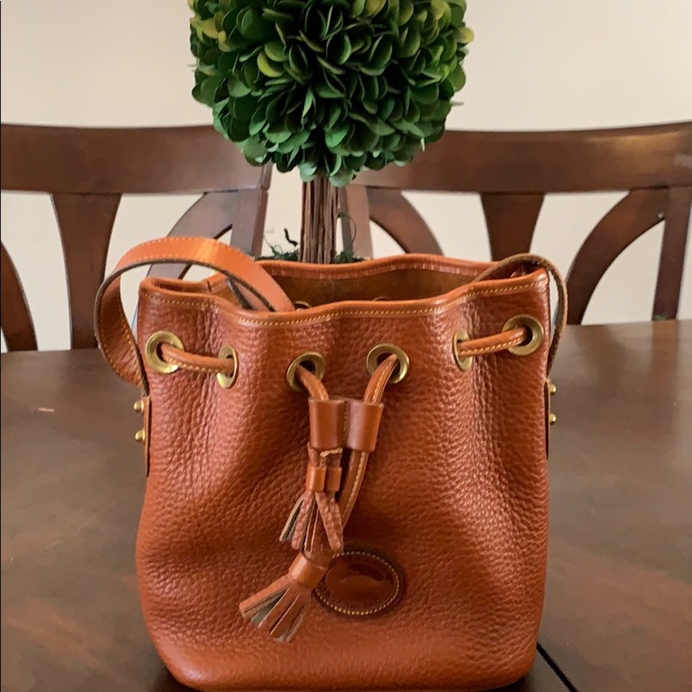 Dooney and Bourke crossbody bucket purse